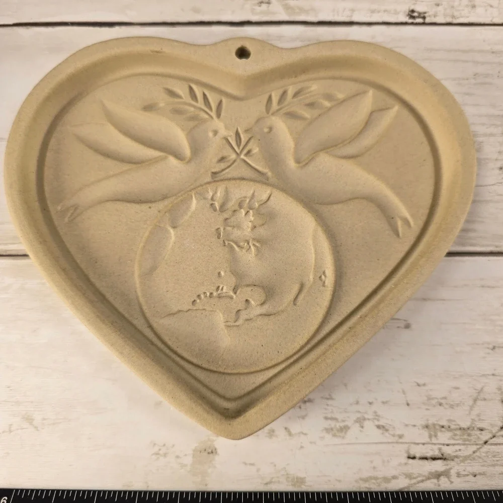 Pampered Chef Heart Stoneware Cookie Molds Peace On Earth & Heart of Canada Set